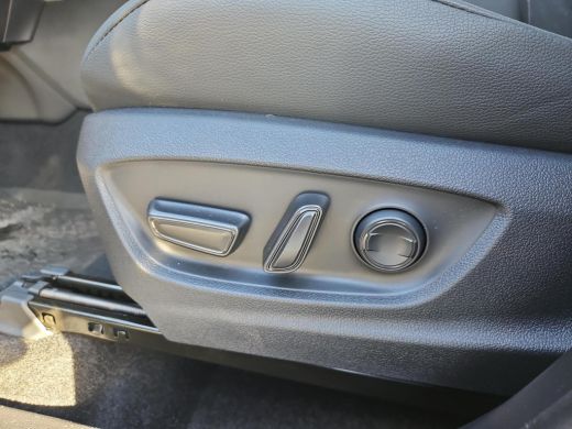 Toyota C-HR 2.0 Plug-in Hybrid 220 Black Edition ActivLease financial lease