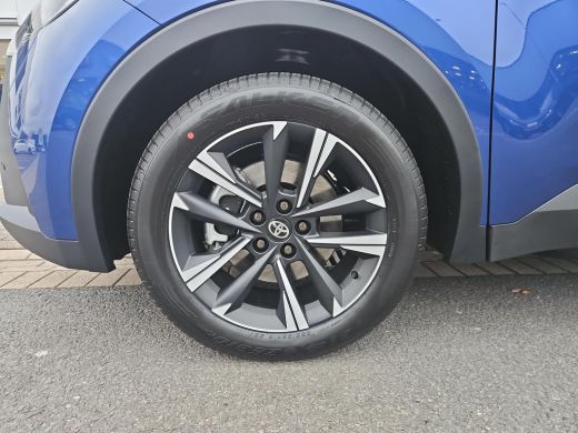 Toyota C-HR 2.0 Plug-in Hybrid 220 Dynamic ActivLease financial lease