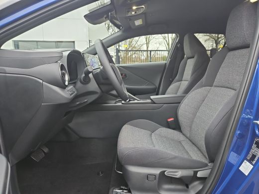 Toyota C-HR 2.0 Plug-in Hybrid 220 Dynamic ActivLease financial lease