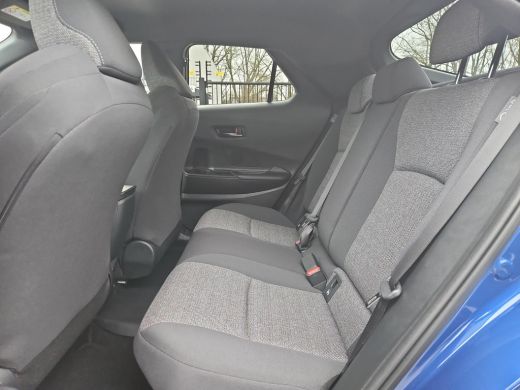 Toyota C-HR 2.0 Plug-in Hybrid 220 Dynamic ActivLease financial lease