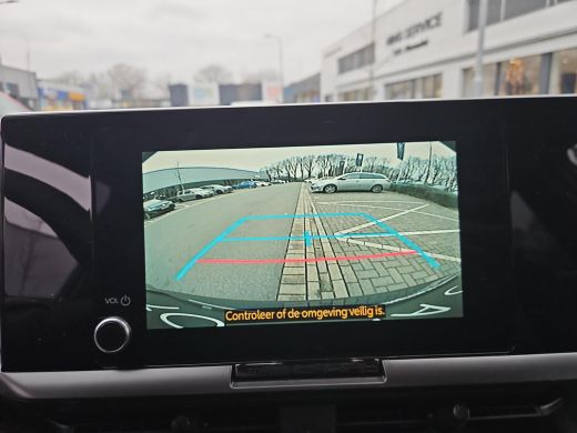 Toyota C-HR 2.0 Plug-in Hybrid 220 Dynamic ActivLease financial lease