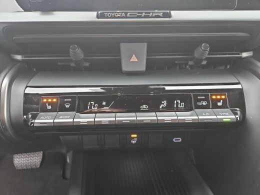 Toyota C-HR 2.0 Plug-in Hybrid 220 Dynamic ActivLease financial lease