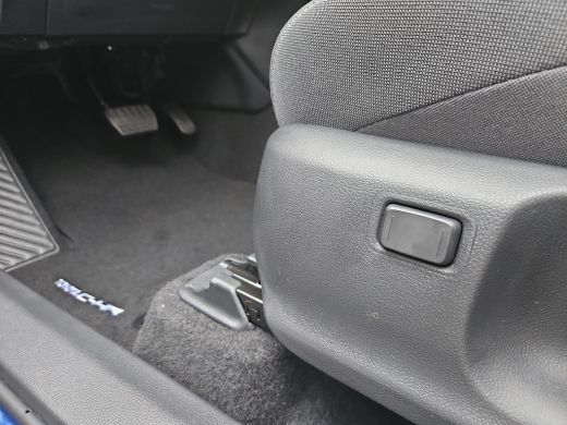 Toyota C-HR 2.0 Plug-in Hybrid 220 Dynamic ActivLease financial lease