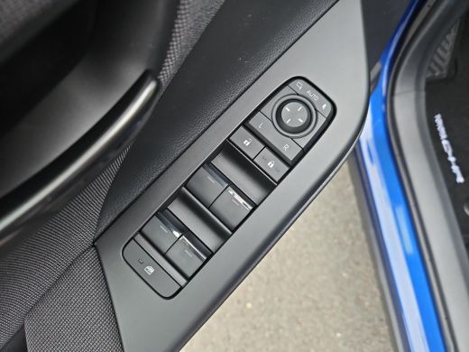 Toyota C-HR 2.0 Plug-in Hybrid 220 Dynamic ActivLease financial lease