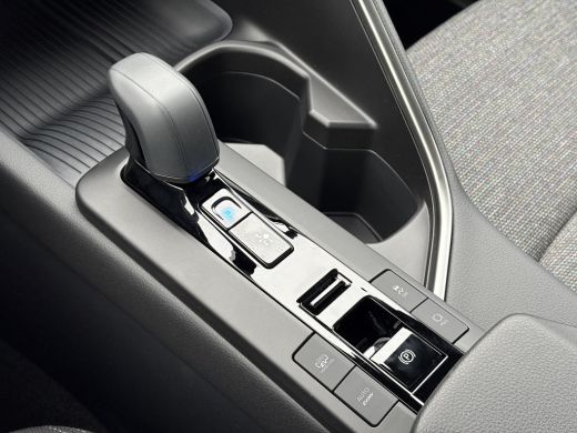 Toyota C-HR 2.0 Plug-in Hybrid 220 Dynamic **MIDNIGHT TEAL/ NIEUWE AUTO/ DIRECT LEVERBAAR** ActivLease financial lease