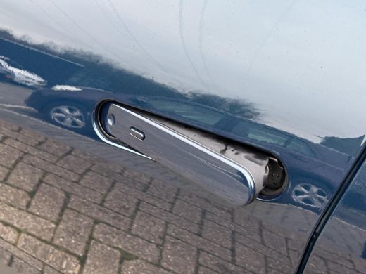 Toyota C-HR 2.0 Plug-in Hybrid 220 Dynamic **MIDNIGHT TEAL/ NIEUWE AUTO/ DIRECT LEVERBAAR** ActivLease financial lease