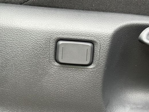 Toyota C-HR 2.0 Plug-in Hybrid 220 Dynamic **MIDNIGHT TEAL/ NIEUWE AUTO/ DIRECT LEVERBAAR** ActivLease financial lease