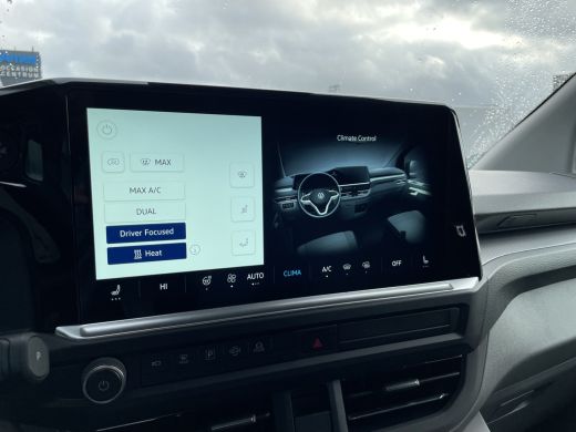 Volkswagen e-Transporter L2 Bulli 218PK | Trekhaak | App Connect | Assistentie Pakket Premium ActivLease financial lease