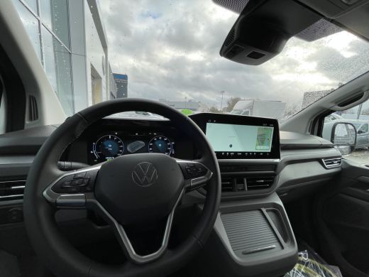 Volkswagen e-Transporter L2 Bulli 218PK | Trekhaak | App Connect | Assistentie Pakket Premium ActivLease financial lease