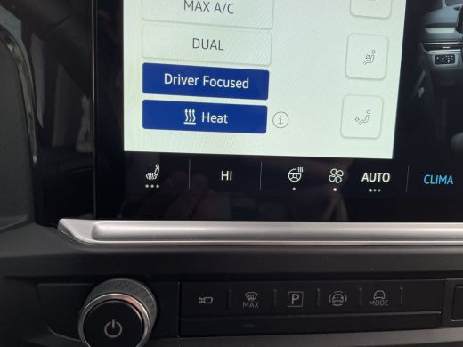 Volkswagen e-Transporter L2 Bulli 218PK | Trekhaak | App Connect | Assistentie Pakket Premium ActivLease financial lease