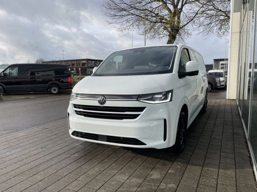 Volkswagen e-Transporter L2 Bulli 218PK | Trekhaak | App Connect | Assistentie Pakket Premium ActivLease financial lease