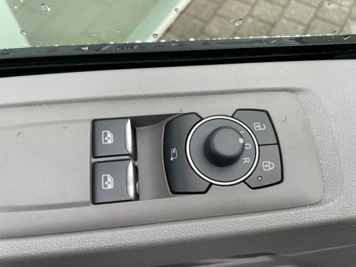 Volkswagen e-Transporter L2 Style 218PK | Trekhaak | App Connect | 3 Zits | Assistentie Pakket Premium ActivLease financial lease