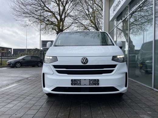 Volkswagen e-Transporter L2 Style 218PK | Trekhaak | App Connect | 3 Zits | Assistentie Pakket Premium ActivLease financial lease
