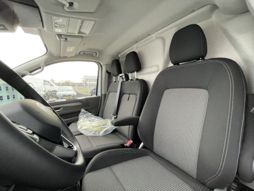 Volkswagen e-Transporter L2 Style 218PK | Trekhaak | App Connect | 3 Zits | Assistentie Pakket Premium ActivLease financial lease