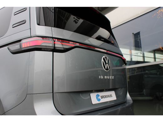 Volkswagen ID. Buzz Pro Bulli | 7-Zits Pakket | Design Pakket Plus | Open & Close Pakket | Trekhaak ActivLease financial lease