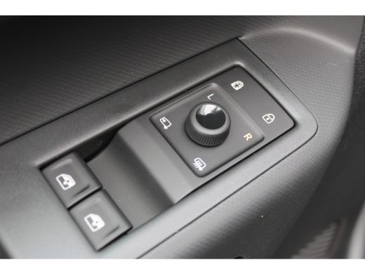 Volkswagen ID. Buzz Pro Bulli | 7-Zits Pakket | Design Pakket Plus | Open & Close Pakket | Trekhaak ActivLease financial lease