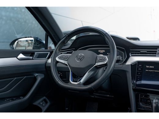 Volkswagen Passat 1.4 TSI PHEV 218pk GTE Business | Panoramadak | Trekhaak | Achteruitrijcamera | Keyless | Massage... ActivLease financial lease