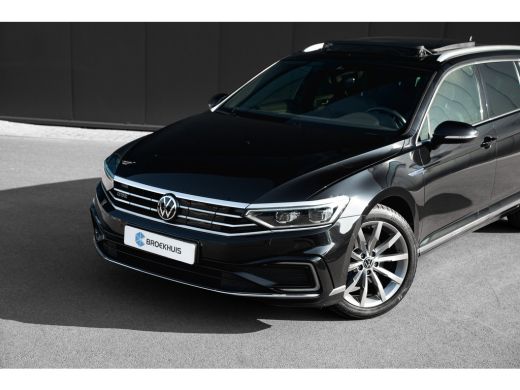 Volkswagen Passat 1.4 TSI PHEV 218pk GTE Business | Panoramadak | Trekhaak | Achteruitrijcamera | Keyless | Massage... ActivLease financial lease