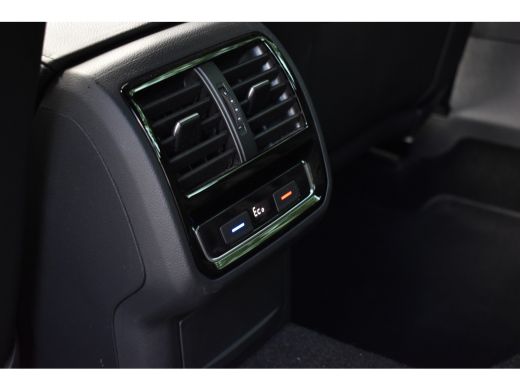 Volkswagen Passat Variant 218PK DSG HYBRID GTE BUSINESS LEDER/CAMERA/TREKHAAK/IQ-LIGHT ActivLease financial lease