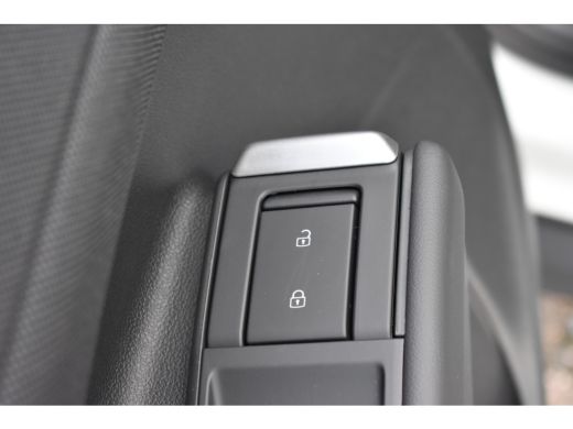 Volkswagen T-Roc Life First Edition | CAMERA | VIRTUAL COCKPIT | APP. CONNECT | ADAPT. CRUISE | 17 INCH | LED | CL... ActivLease financial lease