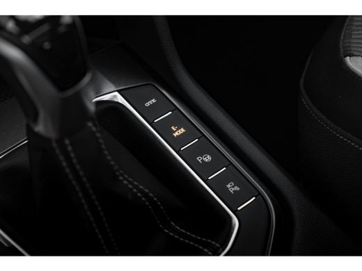 Volkswagen Tiguan 1.4 TSI eHybrid 245pk R-Line | Panoramadak | Trekhaak | 360 Camera | Dodehoeksensor | 19" | Adapt... ActivLease financial lease