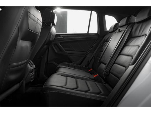 Volkswagen Tiguan 1.4 TSI eHybrid 245pk R-Line | Panoramadak | Trekhaak | Head-UP | Leder | Keyless | 19" ActivLease financial lease