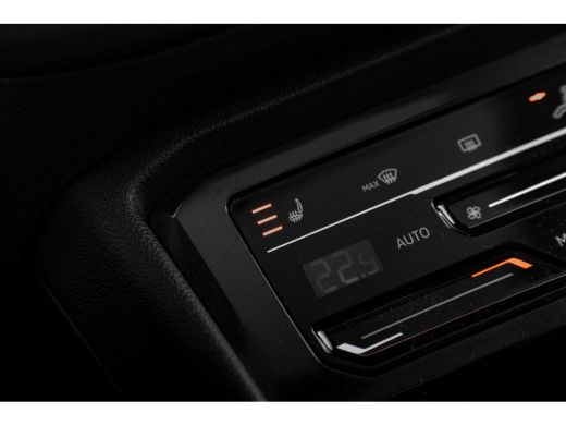 Volkswagen Tiguan 1.4 TSI eHybrid 245pk R-Line | Panoramadak | Trekhaak | Head-UP | Leder | Keyless | 19" ActivLease financial lease