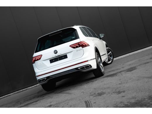 Volkswagen Tiguan 1.4 TSI eHybrid 245pk R-Line | Panoramadak | Trekhaak | Head-UP | Leder | Keyless | 19" ActivLease financial lease