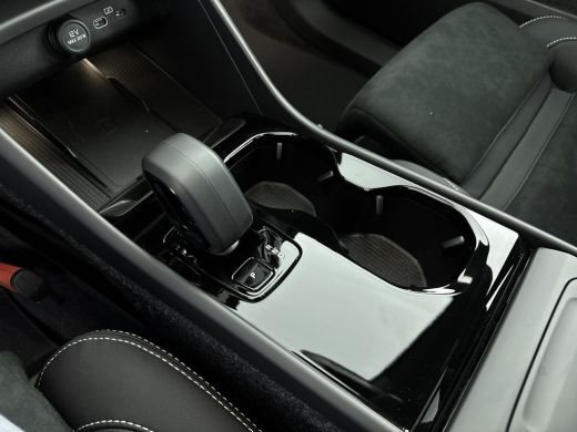 Volvo  EX40 Extended Range Plus Black Ed. 82 kWh | Panoramadak | Stoel + Stuurverwarming | Elektrische achter... ActivLease financial lease