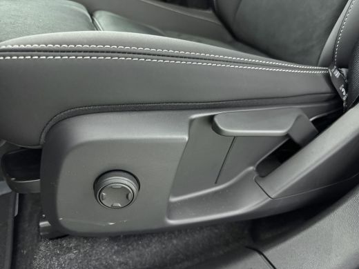 Volvo  EX40 Extended Range Plus Black Ed. 82 kWh | Panoramadak | Stoel + Stuurverwarming | Elektrische achter... ActivLease financial lease