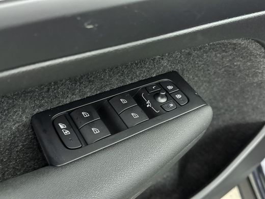 Volvo  EX40 Extended Range Plus Black Ed. 82 kWh | Panoramadak | Stoel + Stuurverwarming | Elektrische achter... ActivLease financial lease