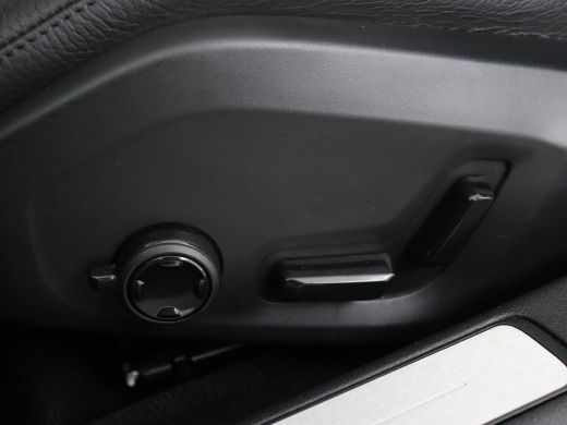 Volvo  V60 2.0 T6 Plug-in hybrid AWD | Panoramadak | Trekhaak | Camera | Harman/Kardon | Leder | Stoel & Stu... ActivLease financial lease