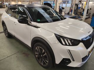 Peugeot 2008 1.2 PureTech GT Pack | Achterbank in delen neerklapbaar | Achteruitrijcamera | Airco (automatisch)