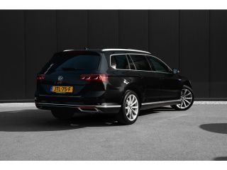 Volkswagen Passat 1.4 TSI PHEV 218pk GTE Business | Panoramadak | Trekhaak | Achteruitrijcamera | Keyless | Massage...