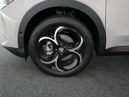 Alfa Romeo Junior Ibrida Speciale Automaat ActivLease financial lease