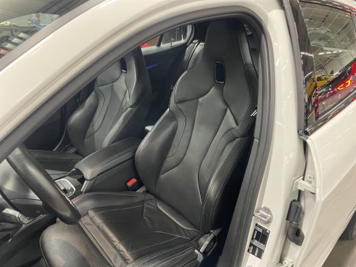 BMW 1 Serie 118i High Executive Edition | M-sport Plus | M-stoelen | Head-up | Leer | DAB | LED | Elek. klep ... ActivLease financial lease