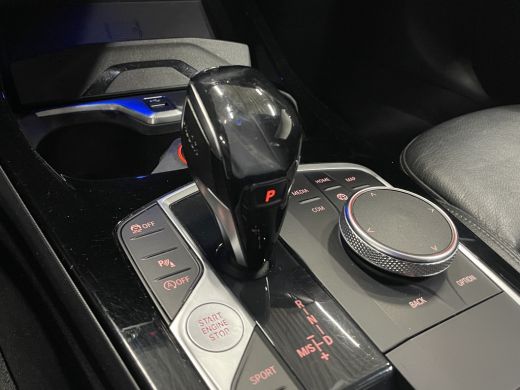 BMW 1 Serie 118i High Executive Edition | M-sport Plus | M-stoelen | Head-up | Leer | DAB | LED | Elek. klep ... ActivLease financial lease