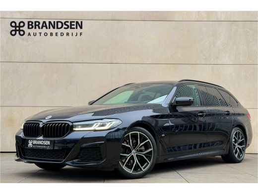 BMW 5 Serie Touring 520i Business Edition Plus M Sport-Pano-19"-Head up-Trekhaak-Leer