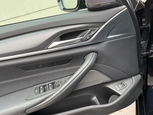 BMW 5 Serie Touring 520i Business Edition Plus M Sport-Pano-19"-Head up-Trekhaak-Leer ActivLease financial lease