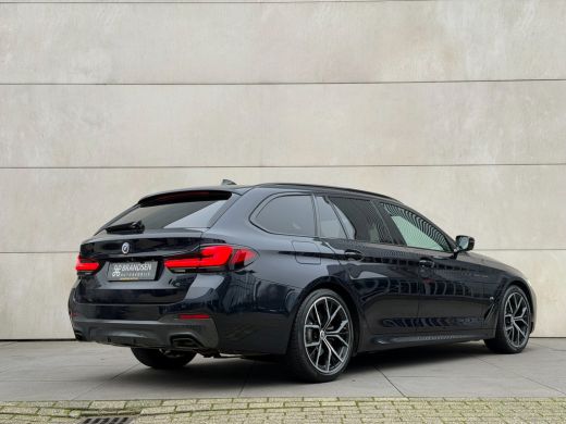 BMW 5 Serie Touring 520i Business Edition Plus M Sport-Pano-19"-Head up-Trekhaak-Leer ActivLease financial lease