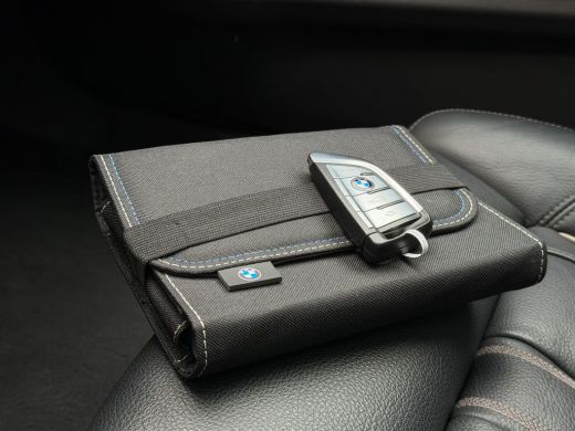 BMW 5 Serie Touring 520i Business Edition Plus M Sport-Pano-19"-Head up-Trekhaak-Leer ActivLease financial lease