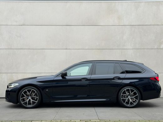 BMW 5 Serie Touring 520i Business Edition Plus M Sport-Pano-19"-Head up-Trekhaak-Leer ActivLease financial lease