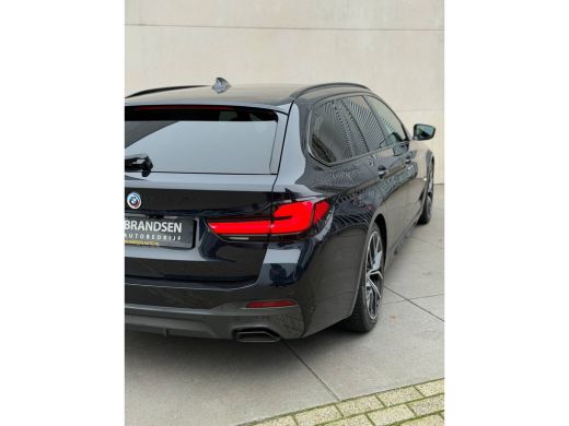 BMW 5 Serie Touring 520i Business Edition Plus M Sport-Pano-19"-Head up-Trekhaak-Leer ActivLease financial lease