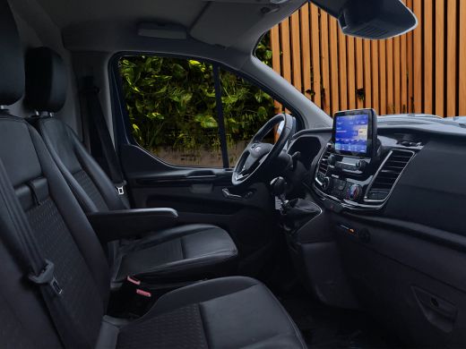 Ford Transit Custom 320 2.0 TDCI L2H1 Sport 185PK | Vloer + Wandbekleding | Trekhaak | Stoelverwarming | Xenon | 17'' ActivLease financial lease