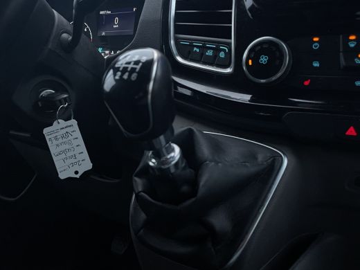 Ford Transit Custom 320 2.0 TDCI L2H1 Sport 185PK | Vloer + Wandbekleding | Trekhaak | Stoelverwarming | Xenon | 17'' ActivLease financial lease