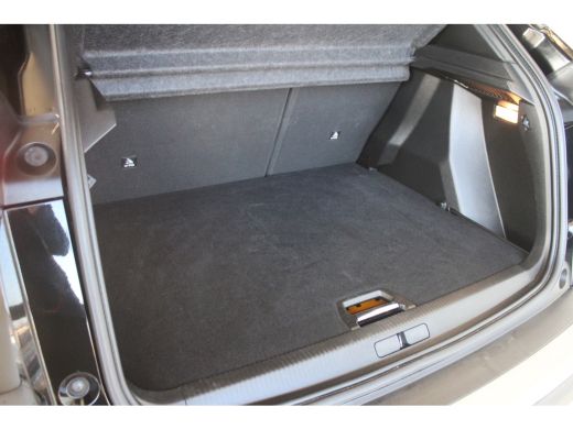 Peugeot 2008 1.2 Turbo 130-PK GT | Achteruitrijcamera | Actieve noodgeval assistent | Alcantara bekleding ActivLease financial lease