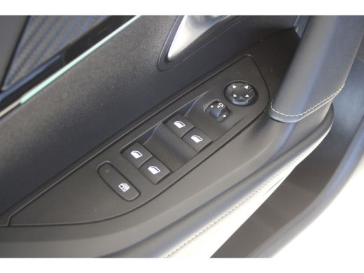 Peugeot 2008 1.2 Turbo 130-PK GT | Achteruitrijcamera | Actieve noodgeval assistent | Alcantara bekleding ActivLease financial lease
