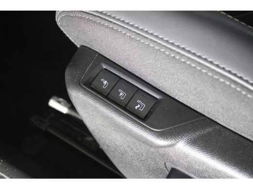 Peugeot 2008 1.2 Turbo 130-PK GT | Achteruitrijcamera | Actieve noodgeval assistent | Alcantara bekleding ActivLease financial lease