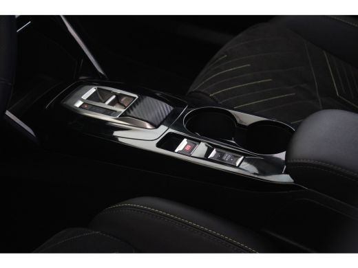 Peugeot 2008 1.2 Turbo 130-PK GT | Achteruitrijcamera | Actieve noodgeval assistent | Alcantara bekleding ActivLease financial lease