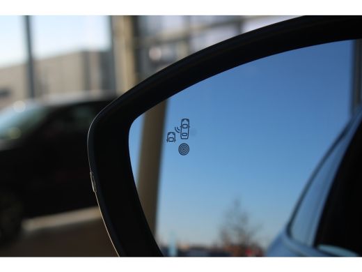 Peugeot 2008 1.2 Turbo 130-PK GT | Achteruitrijcamera | Actieve noodgeval assistent | Alcantara bekleding ActivLease financial lease